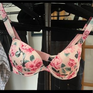 Victoria’s Secret very sexy push-up bra. Size 34B
